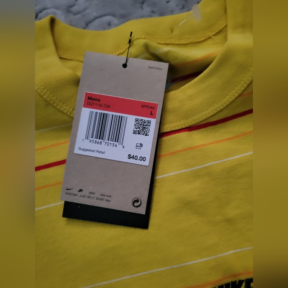 Mens Nike T-shirt - Picture 3 of 4